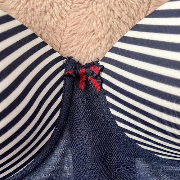 Tommy Hilfiger 36B push-up bra - Picture 3 of 7